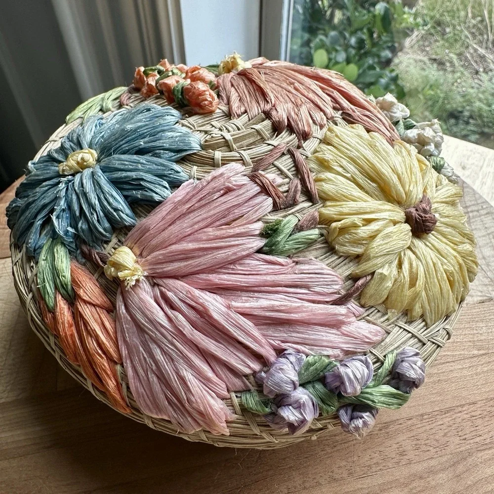 Vintage Raffia Flower Lidded Basket 5.25 Inch Woven Pine Needles Storage Boho